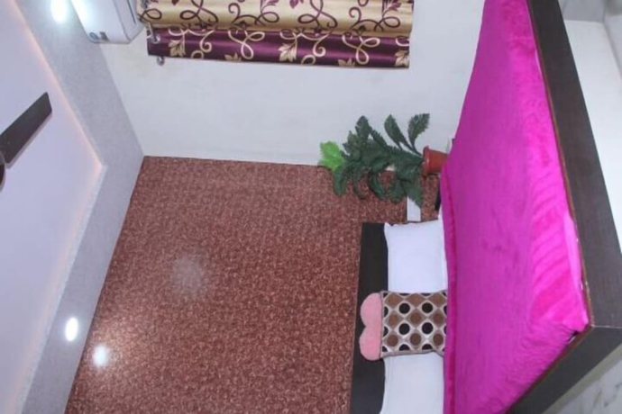 Imagen de la habitación del Hotel Kuber, Rajkot. Foto 8