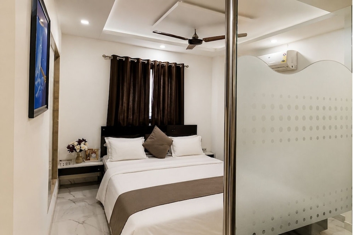 Imagen de la habitación del Hotel Kuber, Rajkot. Foto 11
