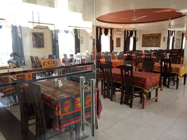 Imagen del bar/restaurante del Hotel Kuber Resort. Foto 3