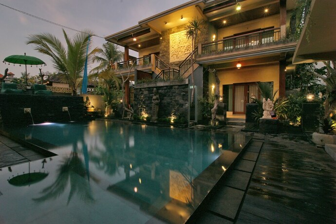 Imagen de la piscina del Hotel Kubu Rama Cottage. Foto 37