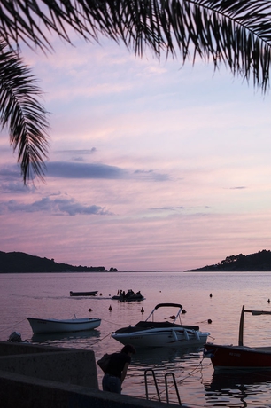 Imagen de los exteriores del Hotel Kuc. Foto 14