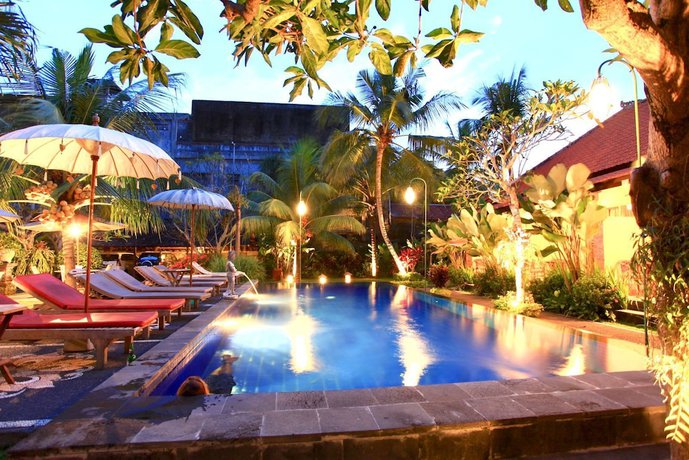 Imagen de la piscina del Hotel Kudesa Homestay by Pramana Villas. Foto 8