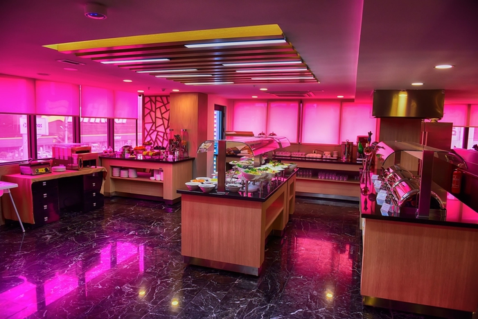 Imagen del bar/restaurante del Hotel Kuhla. Foto 3