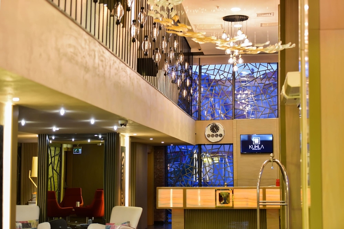 Imagen de los interiores del Hotel Kuhla. Foto 12