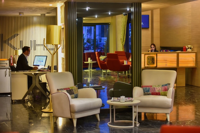 Imagen de los interiores del Hotel Kuhla. Foto 15