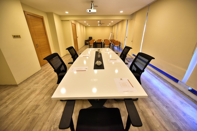 Imagen de los interiores del Hotel Kuhla. Foto 19