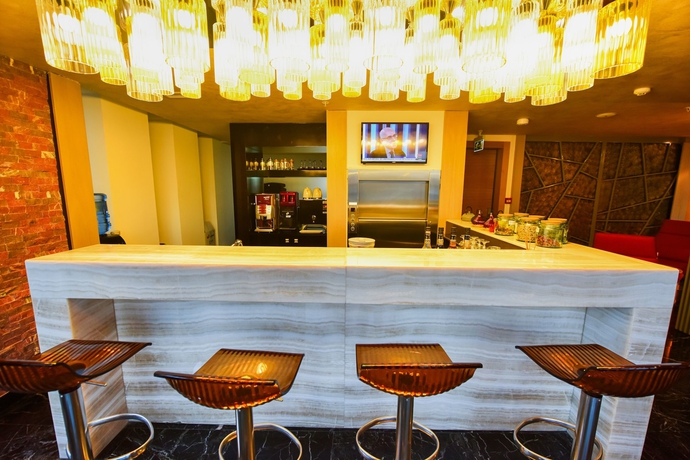 Imagen del bar/restaurante del Hotel Kuhla. Foto 8