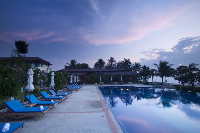 Imagen de la piscina del Hotel Kuiburi and Resort. Foto 15