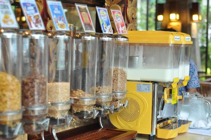 Imagen del bar/restaurante del Hotel Kumala Pantai - Chse Certified. Foto 8