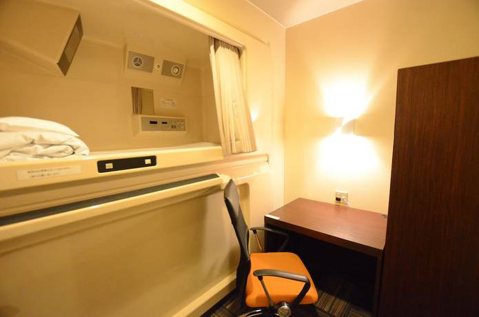 Imagen de la habitación del Hotel Kumamoto Capsule - Hostel, Caters To Men. Foto 5