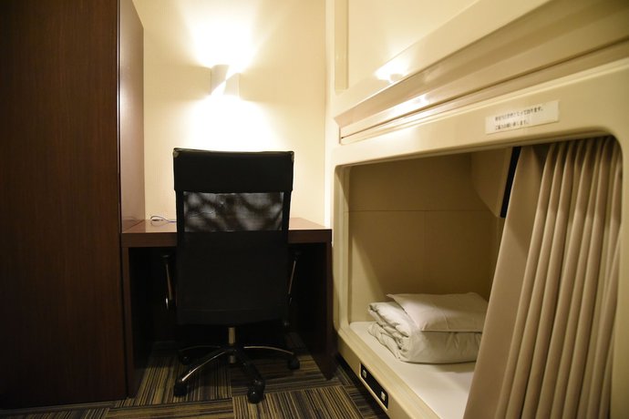Imagen de la habitación del Hotel Kumamoto Capsule - Hostel, Caters To Men. Foto 8