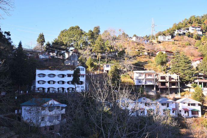 Imagen general del Hotel Kumaon Roop Resort. Foto 7