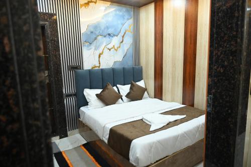 Imagen de la habitación del Hotel Kumar Continental. Foto 10