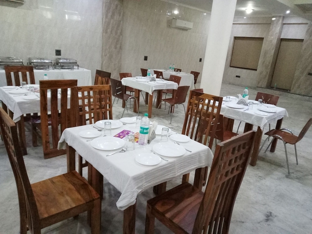 Imagen del bar/restaurante del Hotel Kumar Residency. Foto 5