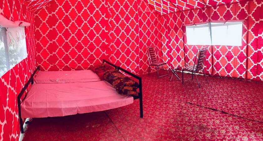 Imagen de la habitación del Hotel Kumbh Luxury Tents. Foto 19