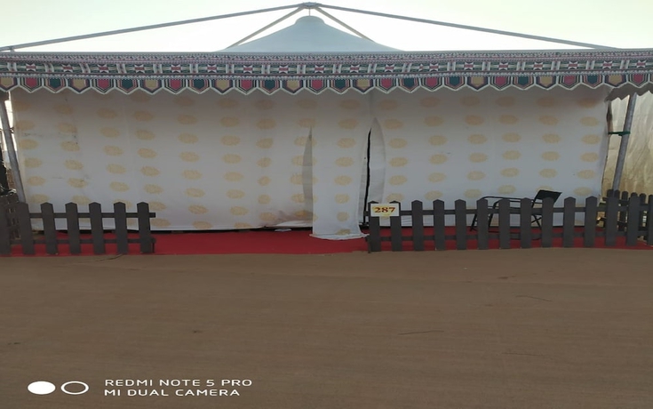 Imagen de la habitación del Hotel Kumbh Mela Vedic Tents. Foto 9