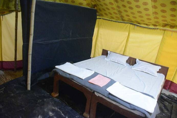 Imagen de la habitación del Hotel Kumbha Kamps. Foto 19