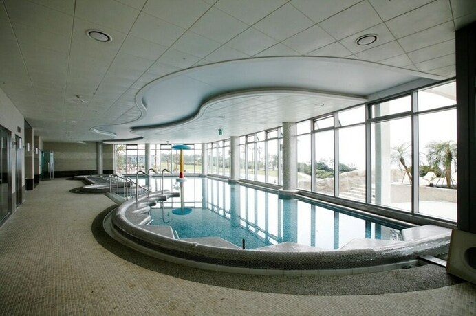 Imagen de la piscina del Hotel Kumho Jeju Resort. Foto 35