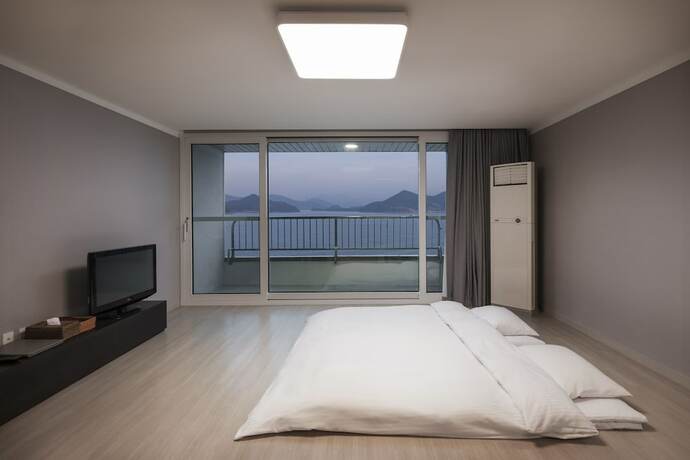 Imagen de la habitación del Hotel Kumho Tongyeong Marina Resort. Foto 20