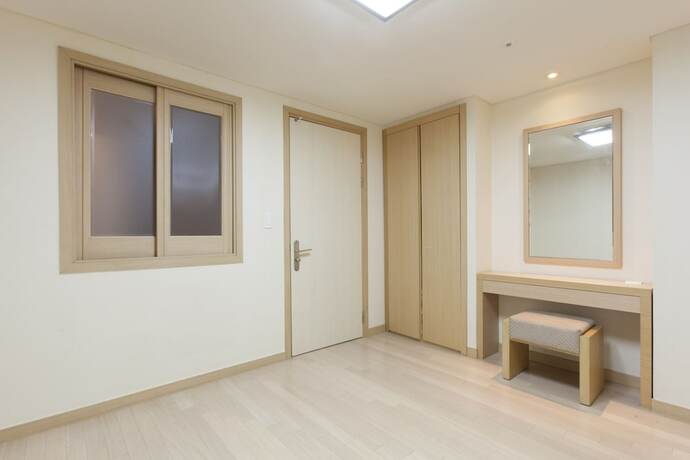 Imagen de la habitación del Hotel Kumho Tongyeong Marina Resort. Foto 21
