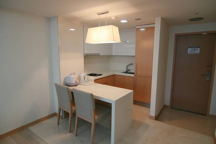 Imagen de la habitación del Hotel Kumho Tongyeong Marina Resort. Foto 22