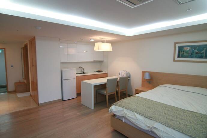 Imagen de la habitación del Hotel Kumho Tongyeong Marina Resort. Foto 23