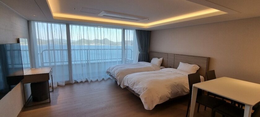 Imagen de la habitación del Hotel Kumho Tongyeong Marina Resort. Foto 25