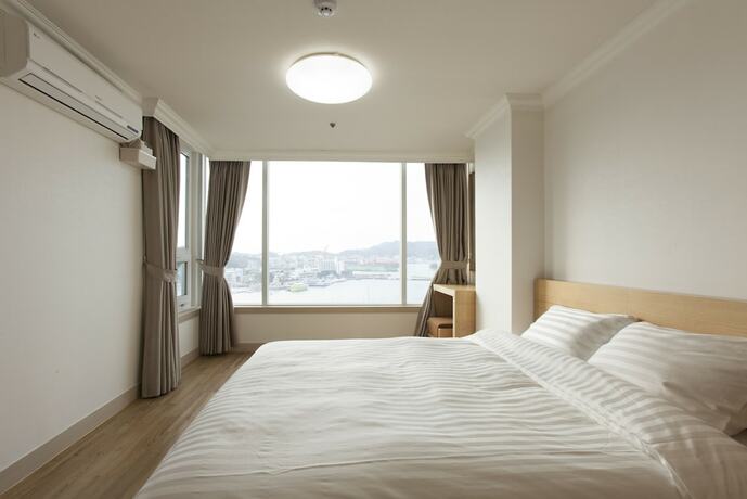 Imagen de la habitación del Hotel Kumho Tongyeong Marina Resort. Foto 27