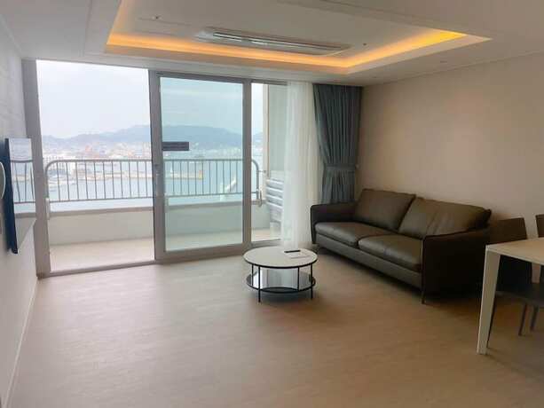 Imagen de la habitación del Hotel Kumho Tongyeong Marina Resort. Foto 29