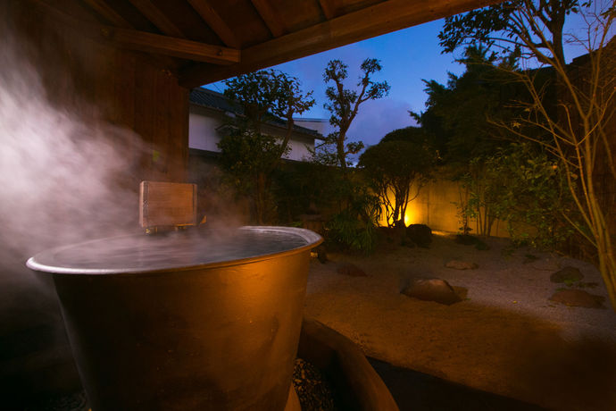 Imagen de la piscina del Hotel Kunisakiso. Foto 15