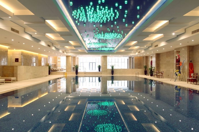 Imagen de la piscina del Hotel Kuntai Beijing. Foto 19