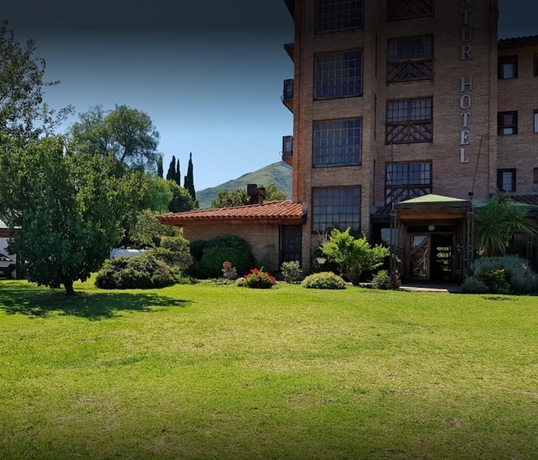 Imagen de los exteriores del Hotel Kuntur Posada. Foto 15