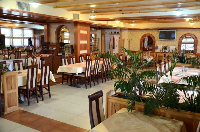 Imagen del bar/restaurante del Hotel Kupres. Foto 2