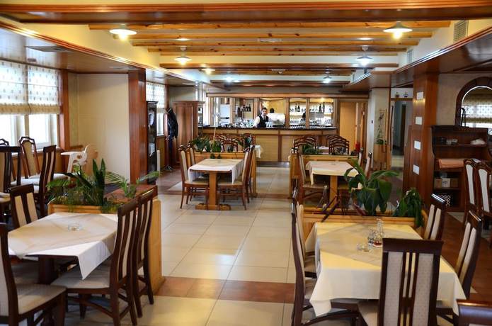 Imagen del bar/restaurante del Hotel Kupres. Foto 8