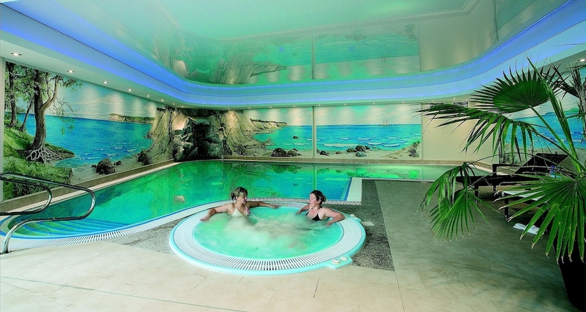 Imagen de la piscina del Hotel Kur- Und Wellness Mönchgut. Foto 14