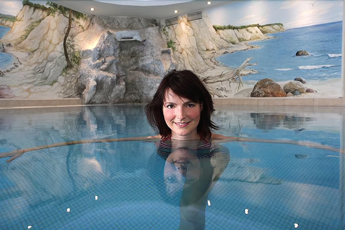 Imagen de la piscina del Hotel Kur- Und Wellness Mönchgut. Foto 16