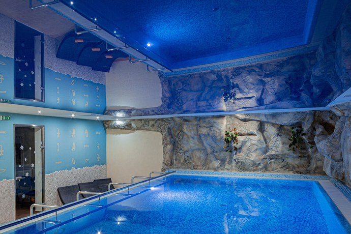 Imagen de la piscina del Hotel KurBrussel. Foto 20
