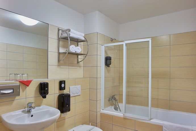 Imagen de la habitación del Hotel KurBrussel. Foto 17