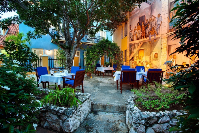 Imagen del bar/restaurante del Hotel Kura Hulanda Village & Spa. Foto 6