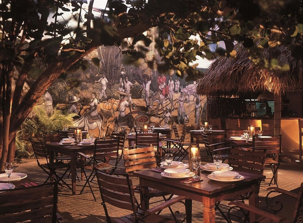 Imagen del bar/restaurante del Hotel Kura Hulanda Village & Spa. Foto 7