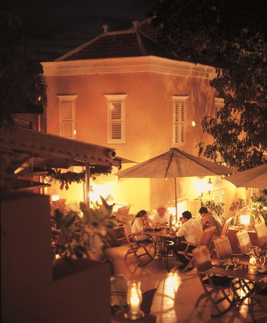 Imagen de los exteriores del Hotel Kura Hulanda Village & Spa. Foto 10