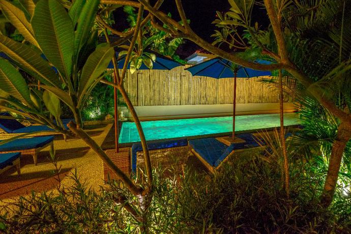 Imagen de la piscina del Hotel Kura Kura Resort. Foto 16