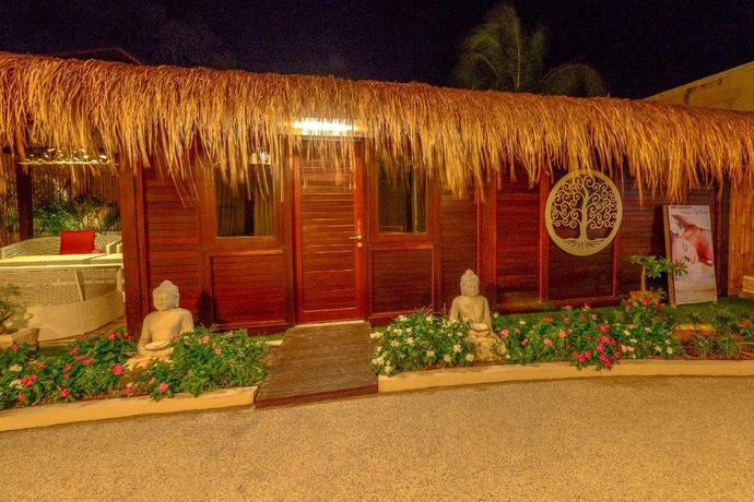 Imagen de los exteriores del Hotel Kura Kura Resort. Foto 11