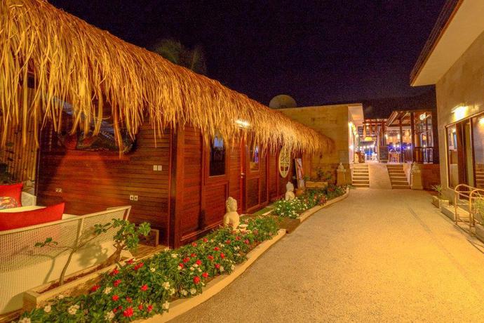 Imagen de los exteriores del Hotel Kura Kura Resort. Foto 12