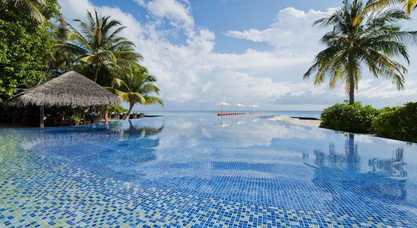 Imagen de la piscina del Hotel Kuramathi Maldives. Foto 18