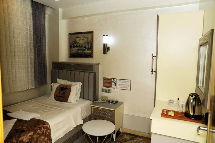 Imagen de la habitación del Hotel Kurban. Foto 15