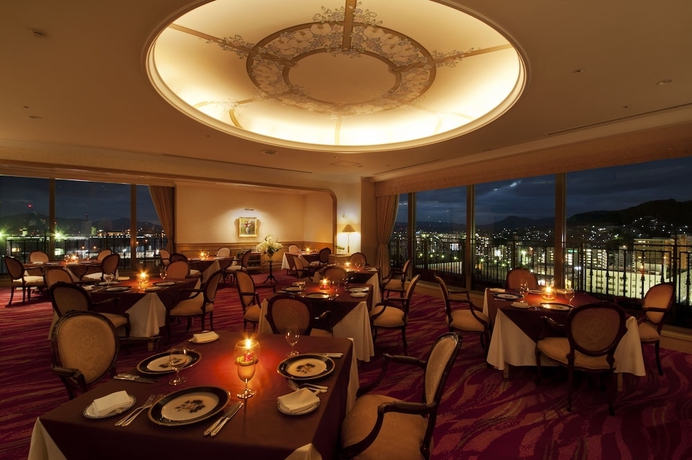 Imagen del bar/restaurante del Hotel Kure Hankyu. Foto 7