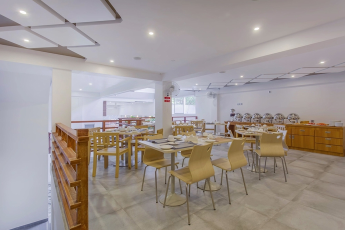 Imagen del bar/restaurante del Hotel Kuredhi Beach Inn. Foto 2