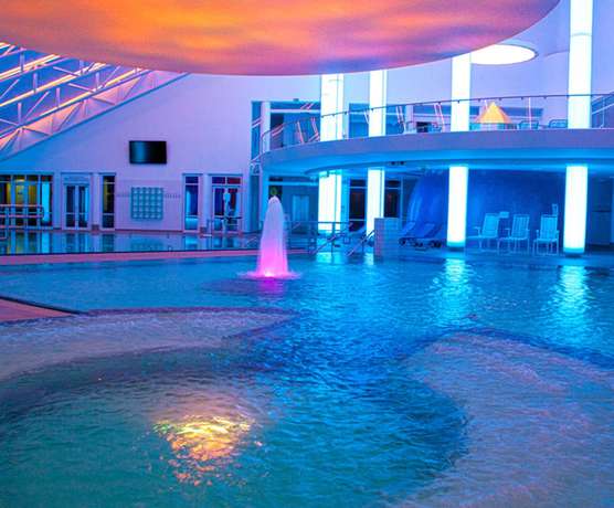 Imagen de la piscina del Hotel Kurhotel Pyramide Sibyllenbad. Foto 20