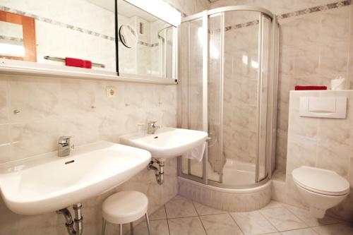 Imagen de la habitación del Hotel Kurhotel Roswitha. Foto 10